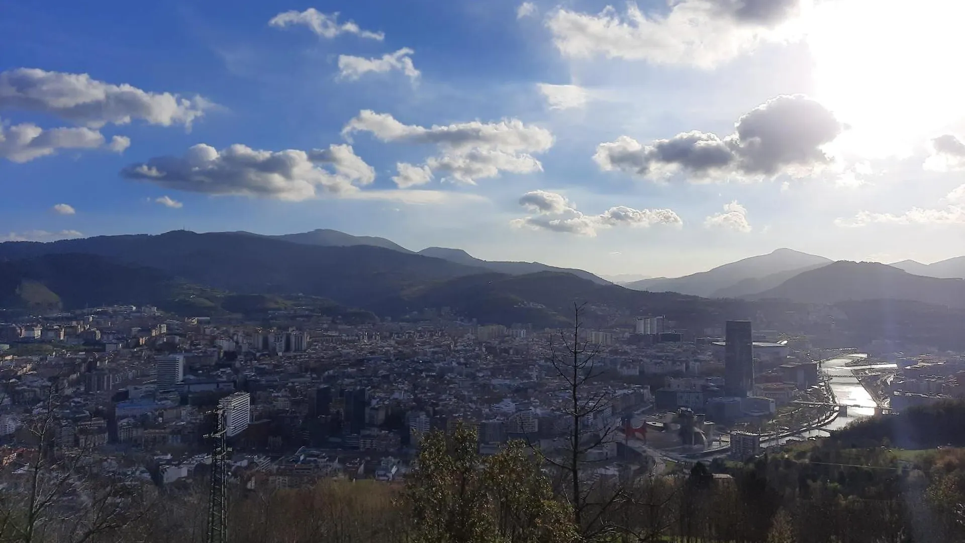 Bilbao, A Un Paso. Apartment